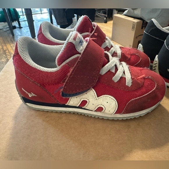 GUC: Price for  3 pairs of mikihouse x mizuno shoes! JP size 17 or kids size 9 - Picture 4 of 5